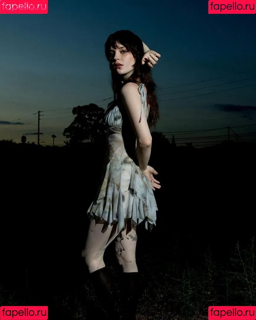 Sophie Thatcher / soapy.t / sophie_thatcher Onlyfans Photo Gallery 