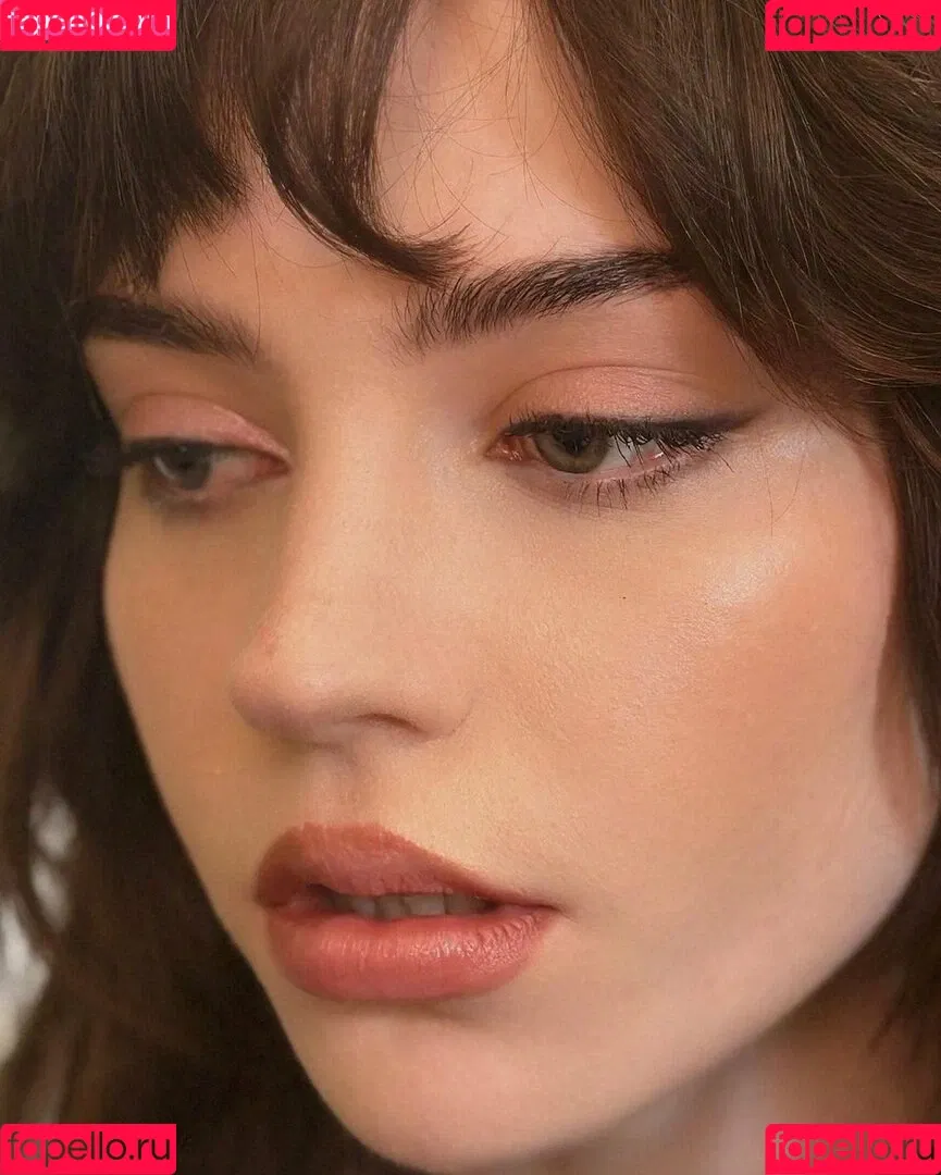 Sophie Thatcher / soapy.t / sophie_thatcher Onlyfans Photo Gallery 