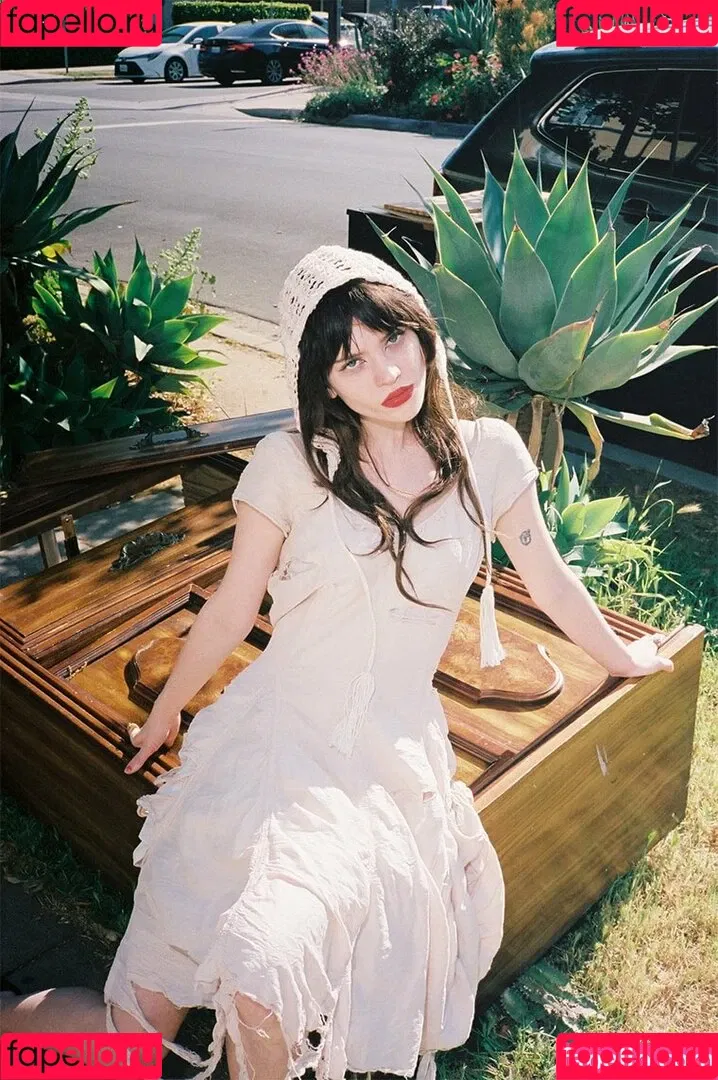 Sophie Thatcher / soapy.t / sophie_thatcher Onlyfans Photo Gallery 