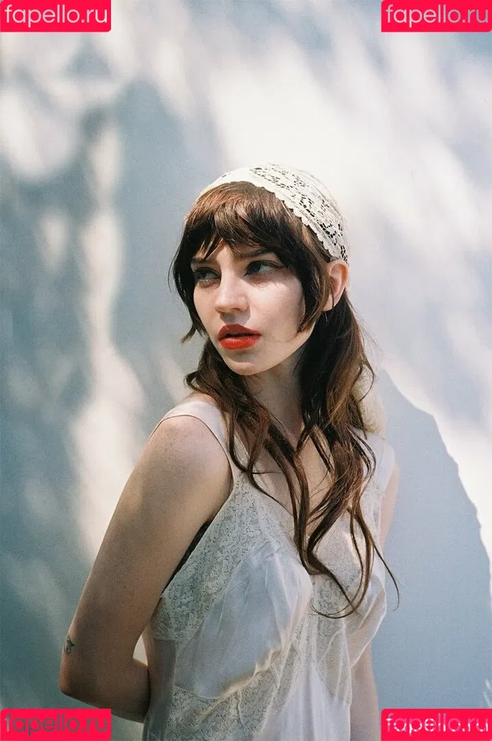 Sophie Thatcher / soapy.t / sophie_thatcher Onlyfans Photo Gallery 