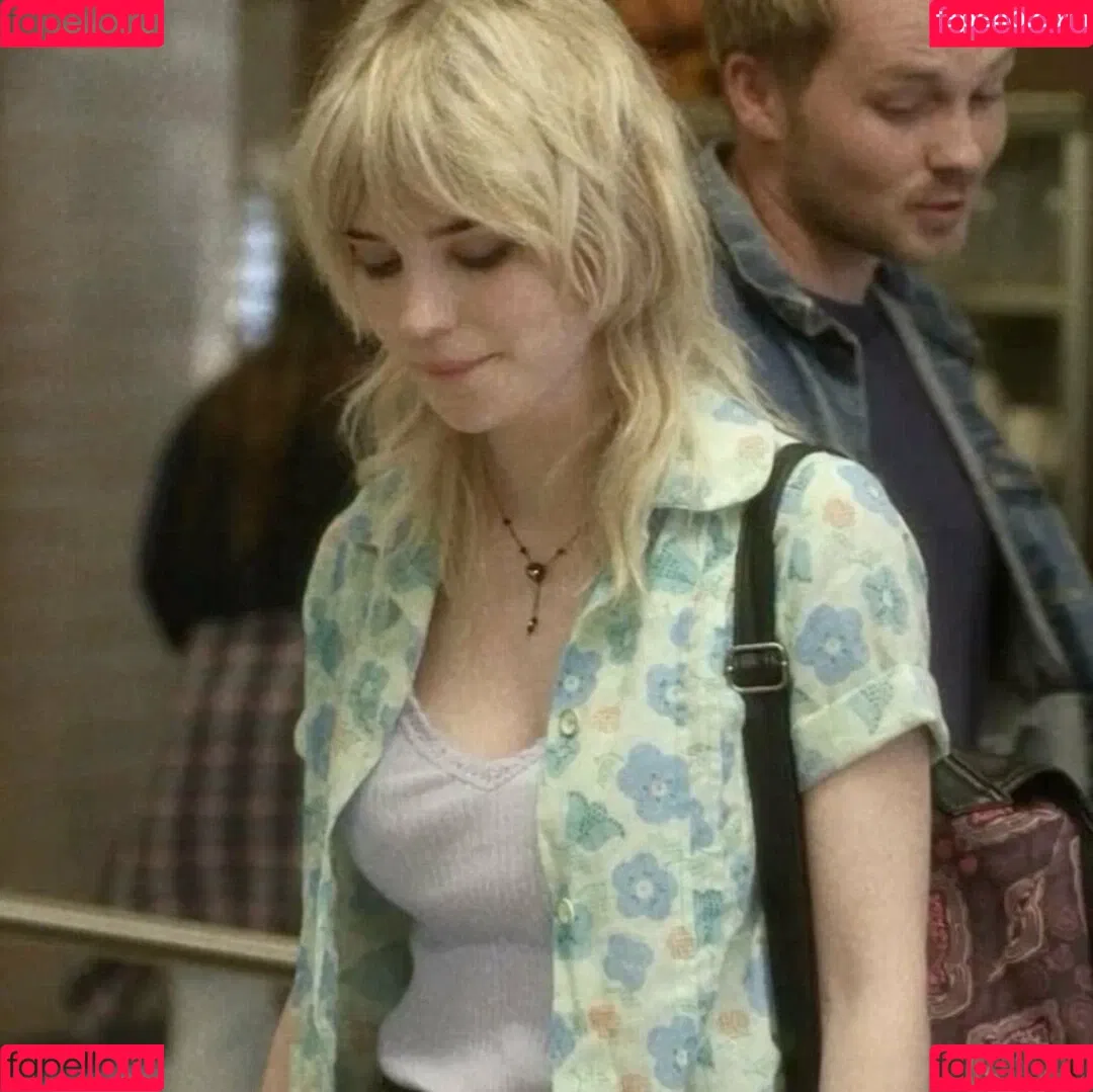 Sophie Thatcher / soapy.t / sophie_thatcher Onlyfans Photo Gallery 