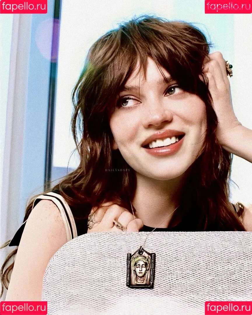 Sophie Thatcher / soapy.t / sophie_thatcher Onlyfans Photo Gallery 