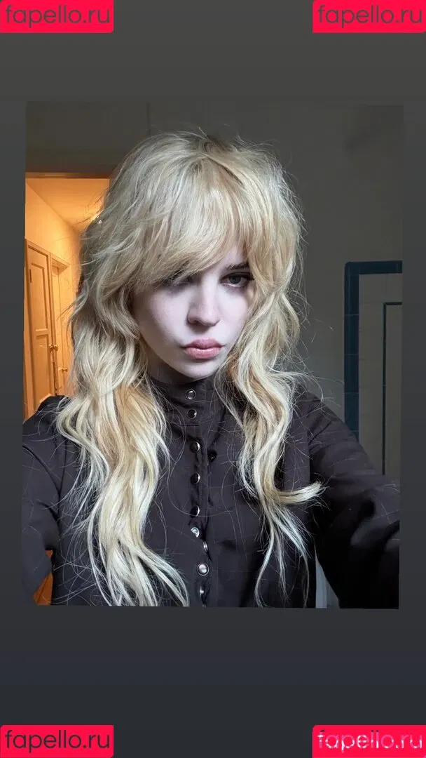 Sophie Thatcher / soapy.t / sophie_thatcher Onlyfans Photo Gallery 