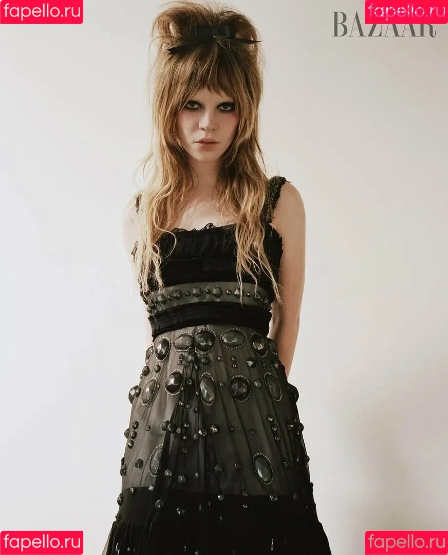 Sophie Thatcher / soapy.t / sophie_thatcher Onlyfans Photo Gallery 