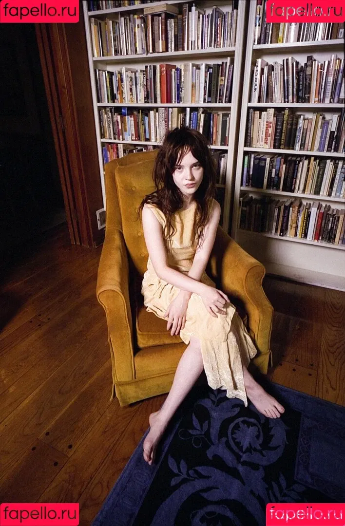 Sophie Thatcher / soapy.t / sophie_thatcher Onlyfans Photo Gallery 