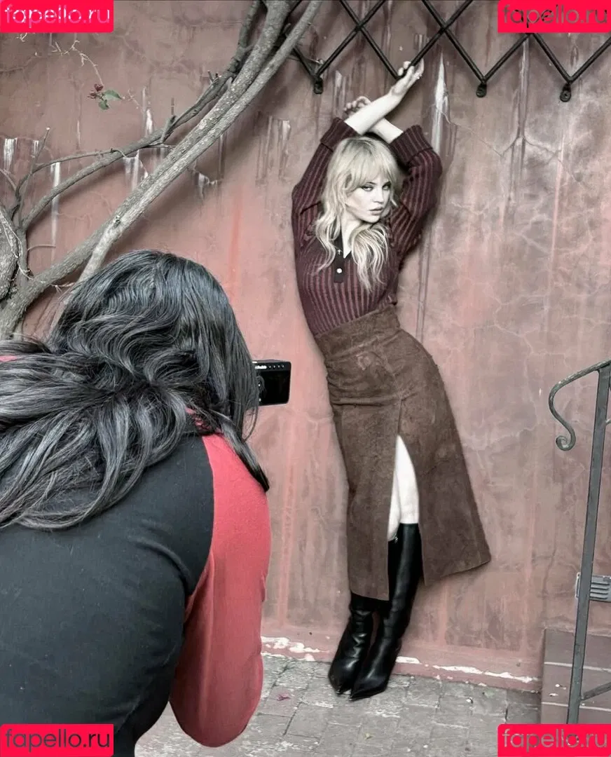 Sophie Thatcher / soapy.t / sophie_thatcher Onlyfans Photo Gallery 