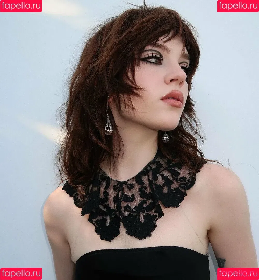 Sophie Thatcher / soapy.t / sophie_thatcher Onlyfans Photo Gallery 