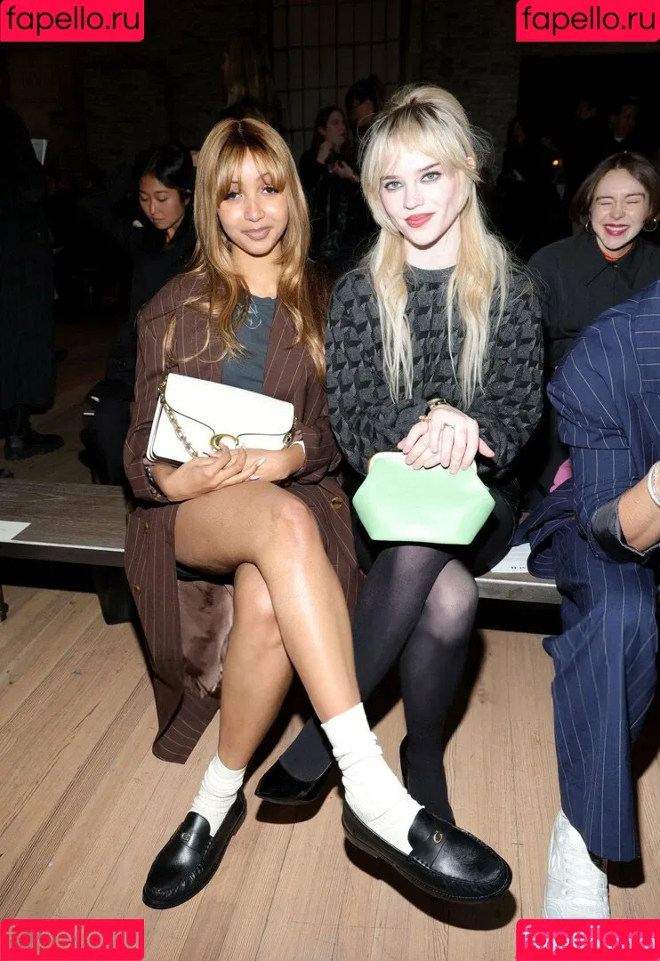 Sophie Thatcher / soapy.t / sophie_thatcher Onlyfans Photo Gallery 