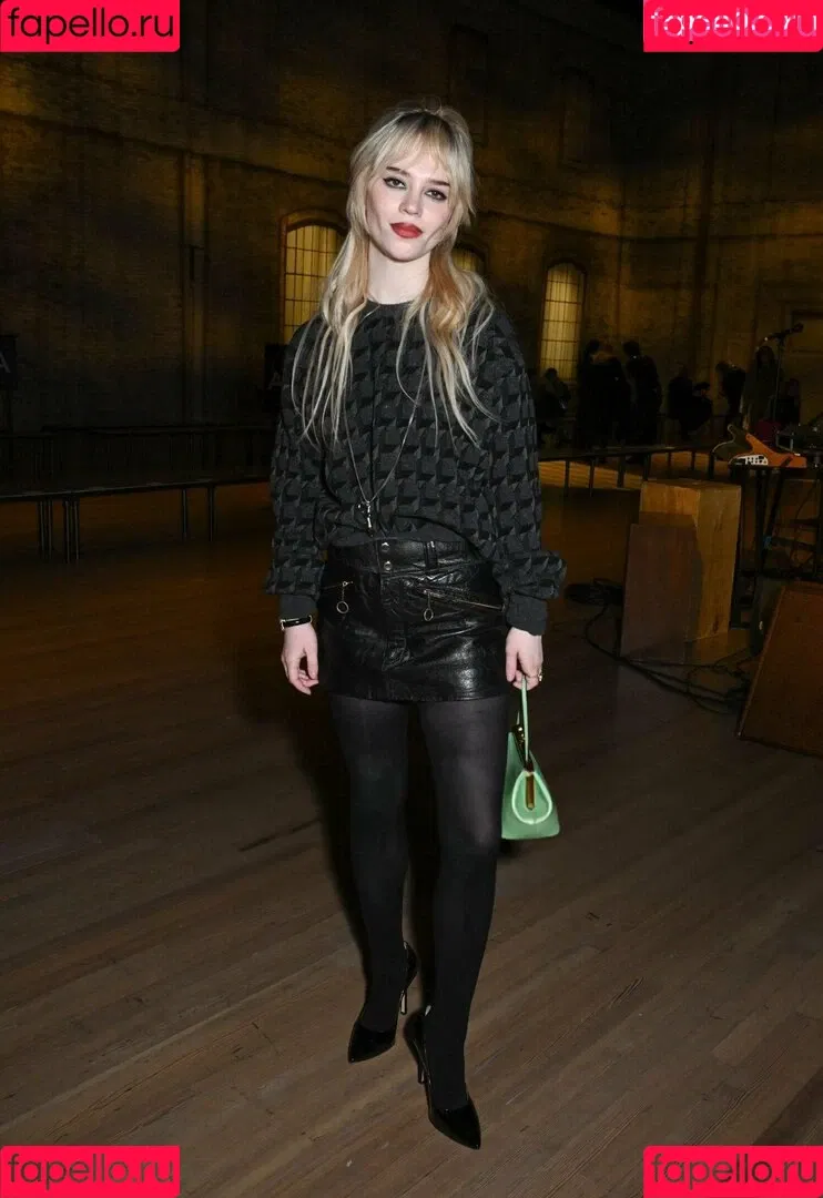 Sophie Thatcher / soapy.t / sophie_thatcher Onlyfans Photo Gallery 