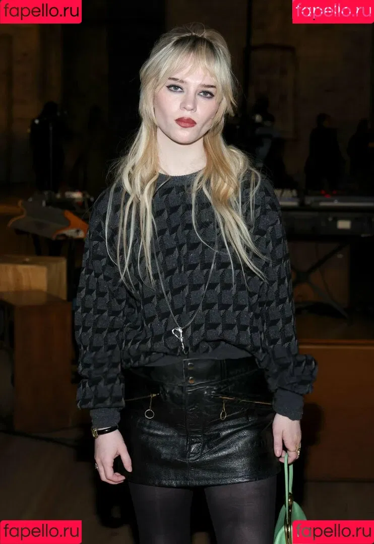 Sophie Thatcher / soapy.t / sophie_thatcher Onlyfans Photo Gallery 