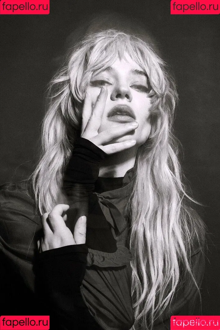 Sophie Thatcher / soapy.t / sophie_thatcher Onlyfans Photo Gallery 