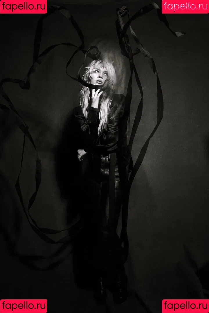 Sophie Thatcher / soapy.t / sophie_thatcher Onlyfans Photo Gallery 