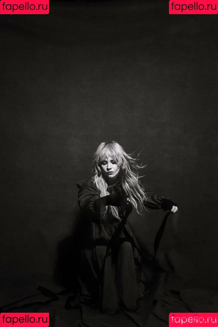 Sophie Thatcher / soapy.t / sophie_thatcher Onlyfans Photo Gallery 