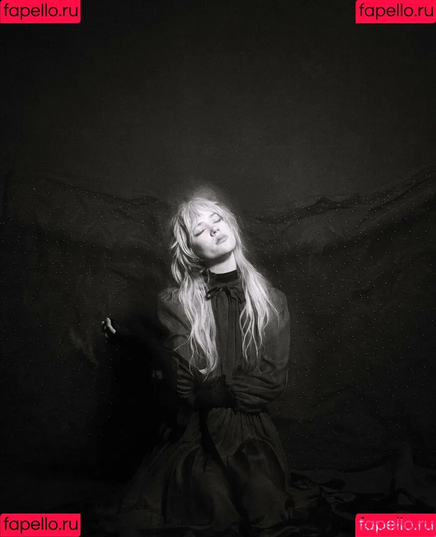 Sophie Thatcher / soapy.t / sophie_thatcher Onlyfans Photo Gallery 