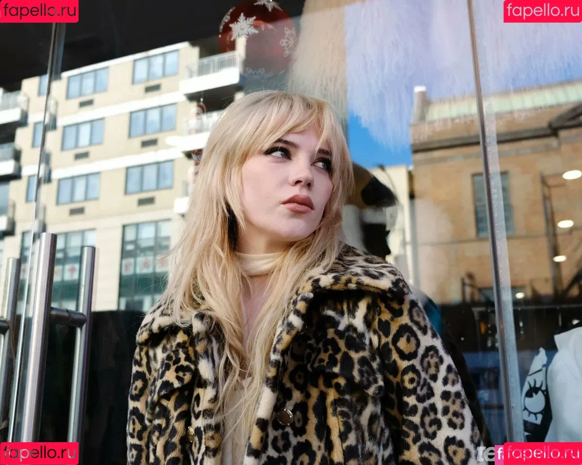 Sophie Thatcher / soapy.t / sophie_thatcher Onlyfans Photo Gallery 