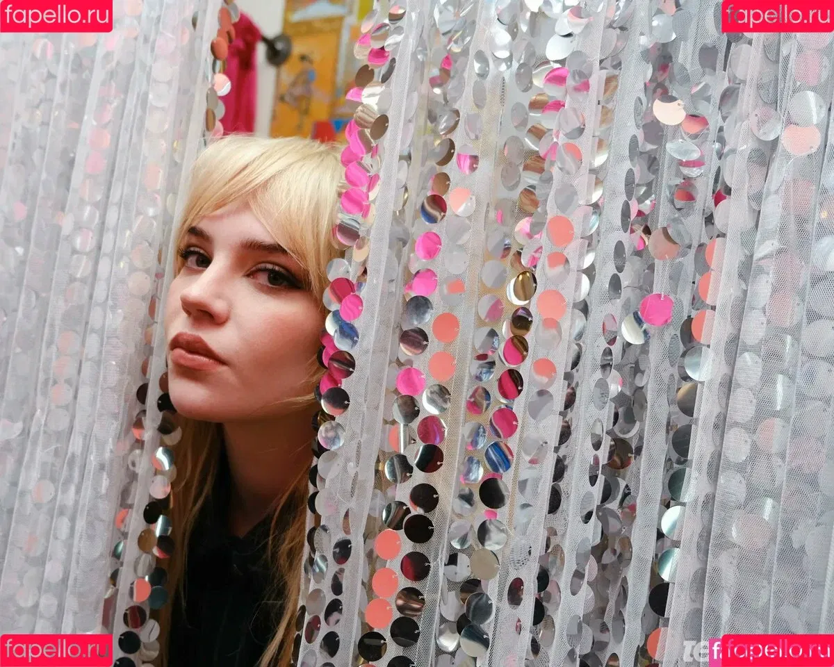 Sophie Thatcher / soapy.t / sophie_thatcher Onlyfans Photo Gallery 