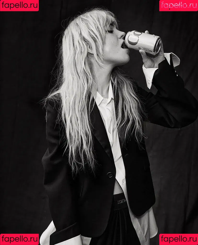 Sophie Thatcher / soapy.t / sophie_thatcher Onlyfans Photo Gallery 