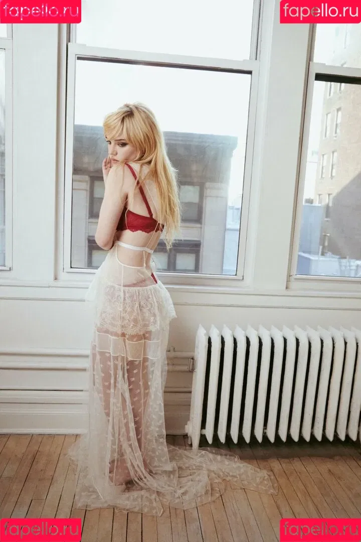 Sophie Thatcher / soapy.t / sophie_thatcher Onlyfans Photo Gallery 