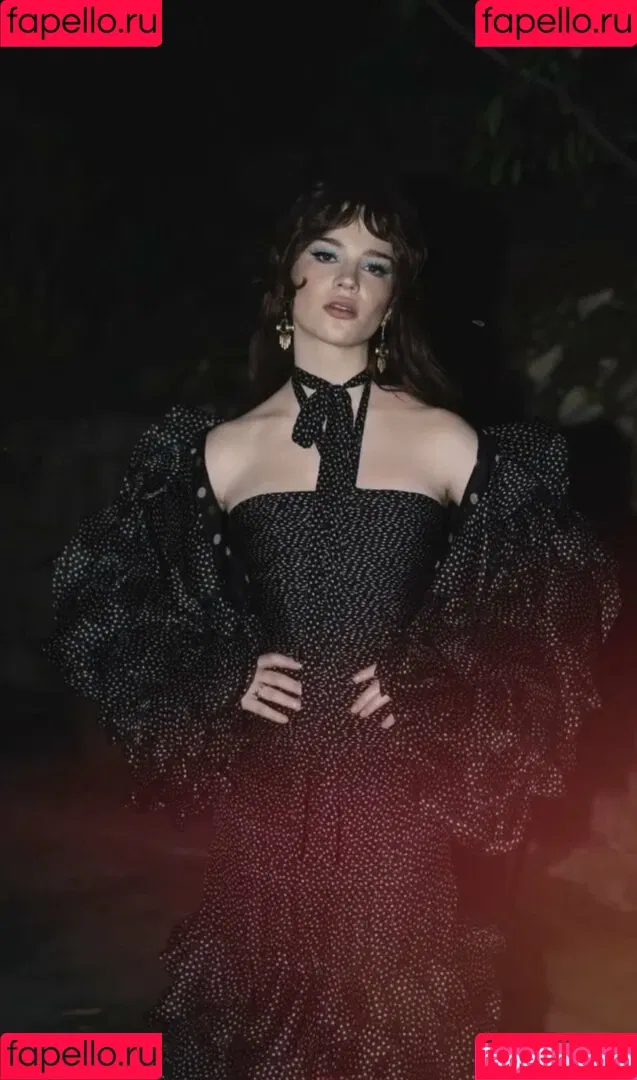 Sophie Thatcher / soapy.t / sophie_thatcher Onlyfans Photo Gallery 