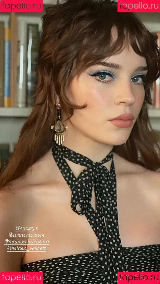 Sophie Thatcher / soapy.t / sophie_thatcher Onlyfans Photo Gallery 