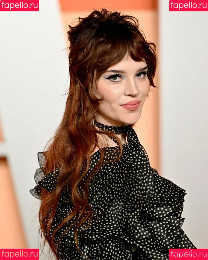 Sophie Thatcher / soapy.t / sophie_thatcher Onlyfans Photo Gallery 