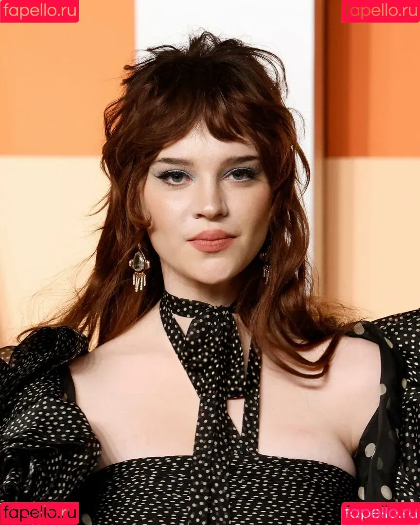 Sophie Thatcher / soapy.t / sophie_thatcher Onlyfans Photo Gallery 