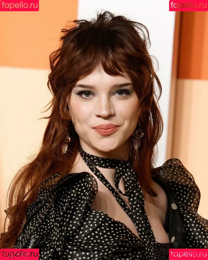 Sophie Thatcher / soapy.t / sophie_thatcher Onlyfans Photo Gallery 