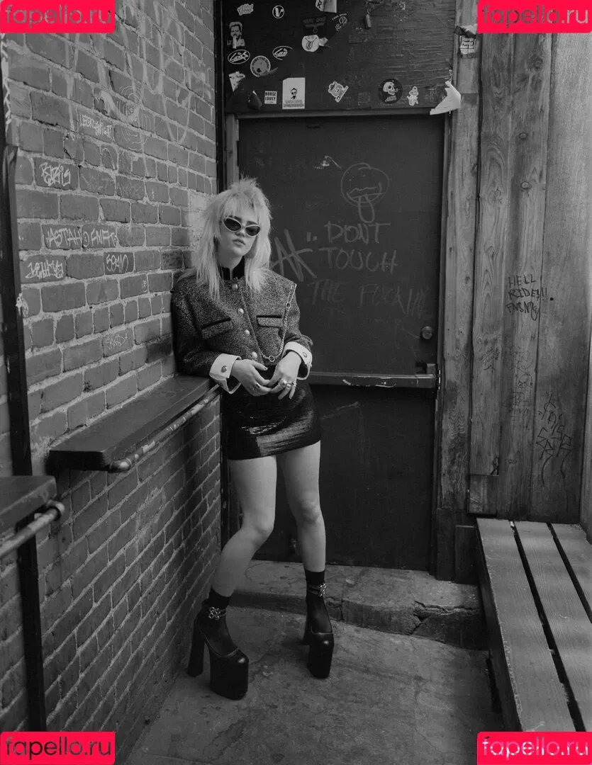 Sophie Thatcher / soapy.t / sophie_thatcher Onlyfans Photo Gallery 