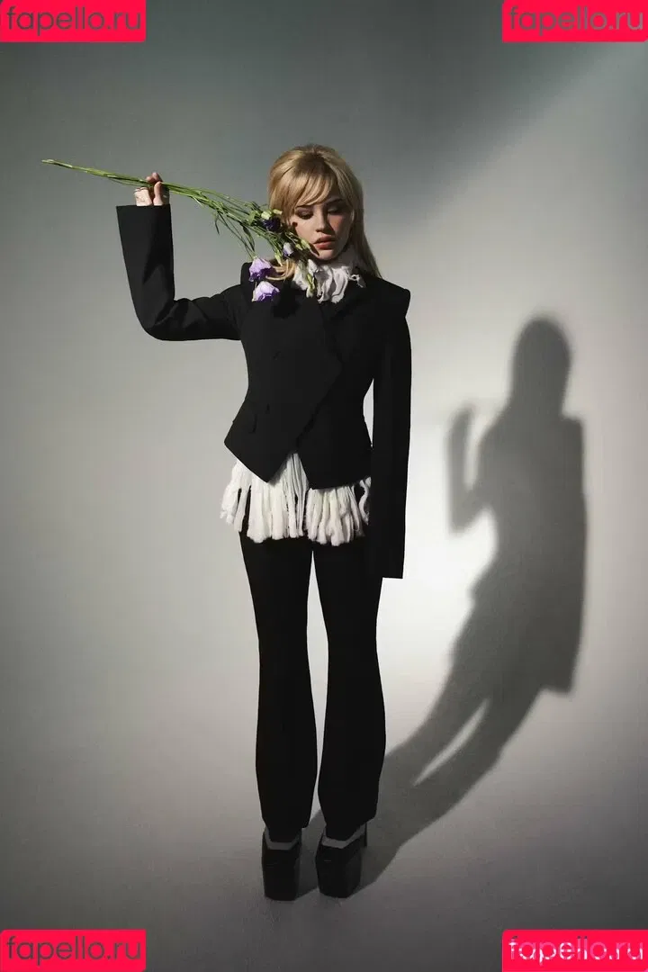 Sophie Thatcher / soapy.t / sophie_thatcher Onlyfans Photo Gallery 