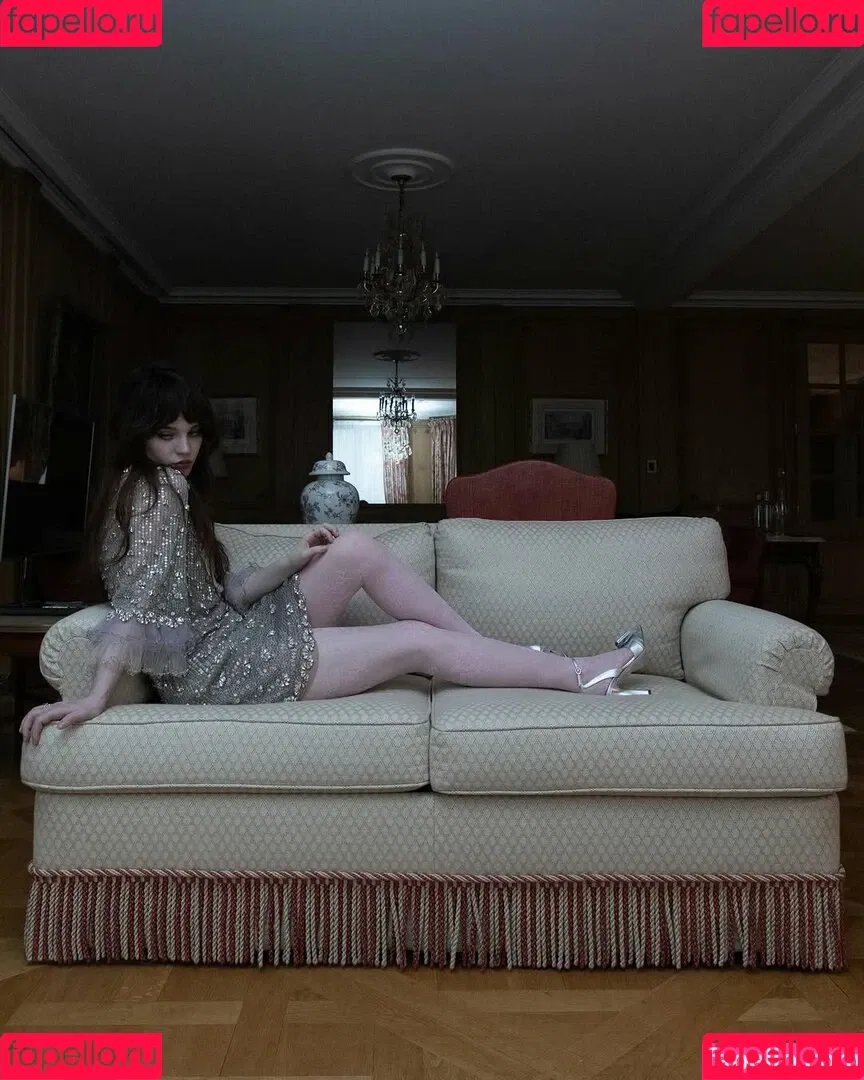 Sophie Thatcher / soapy.t / sophie_thatcher Onlyfans Photo Gallery 