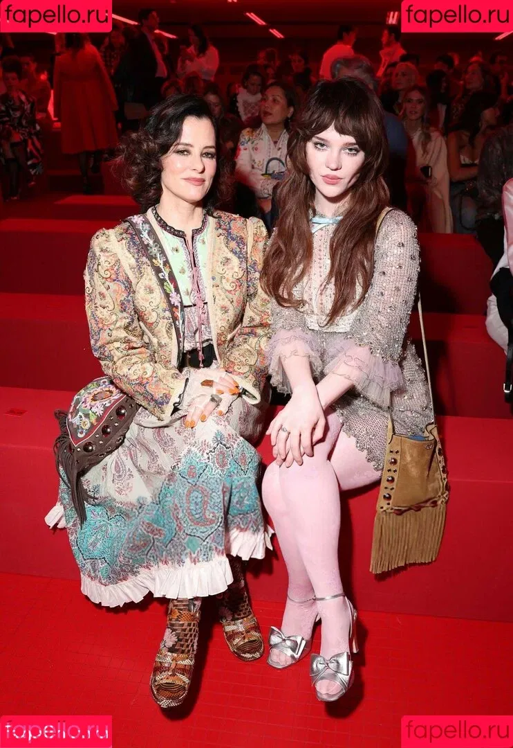 Sophie Thatcher / soapy.t / sophie_thatcher Onlyfans Photo Gallery 