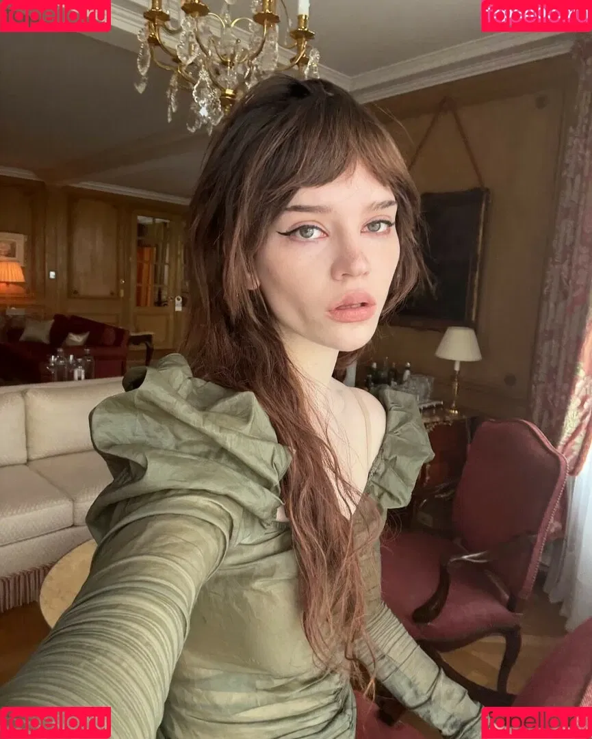 Sophie Thatcher / soapy.t / sophie_thatcher Onlyfans Photo Gallery 