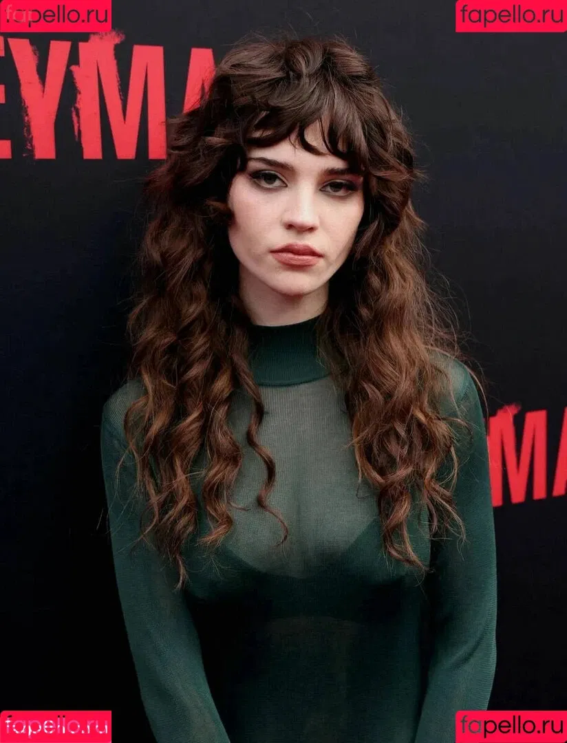 Sophie Thatcher / soapy.t / sophie_thatcher Onlyfans Photo Gallery 