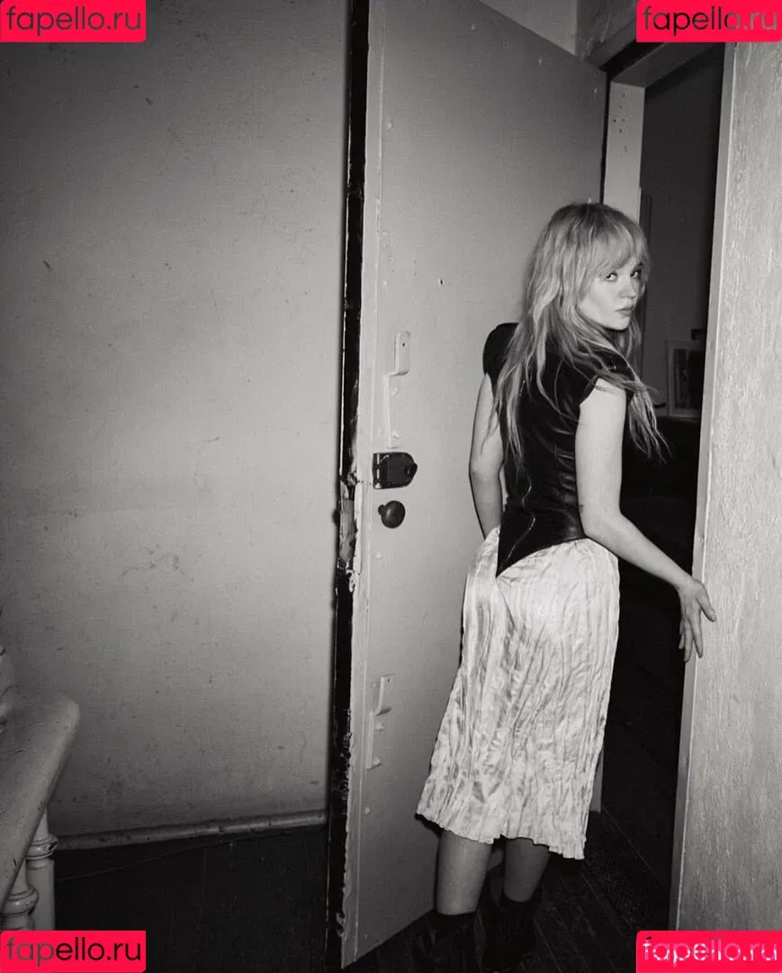 Sophie Thatcher / soapy.t / sophie_thatcher Onlyfans Photo Gallery 