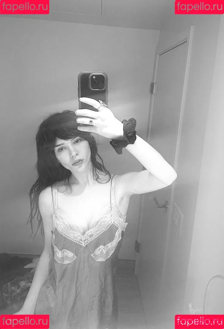 Sophie Thatcher / soapy.t / sophie_thatcher Onlyfans Photo Gallery 