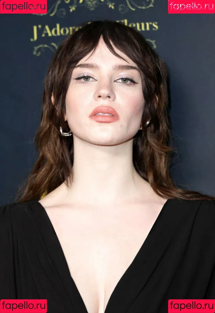 Sophie Thatcher / soapy.t / sophie_thatcher Onlyfans Photo Gallery 