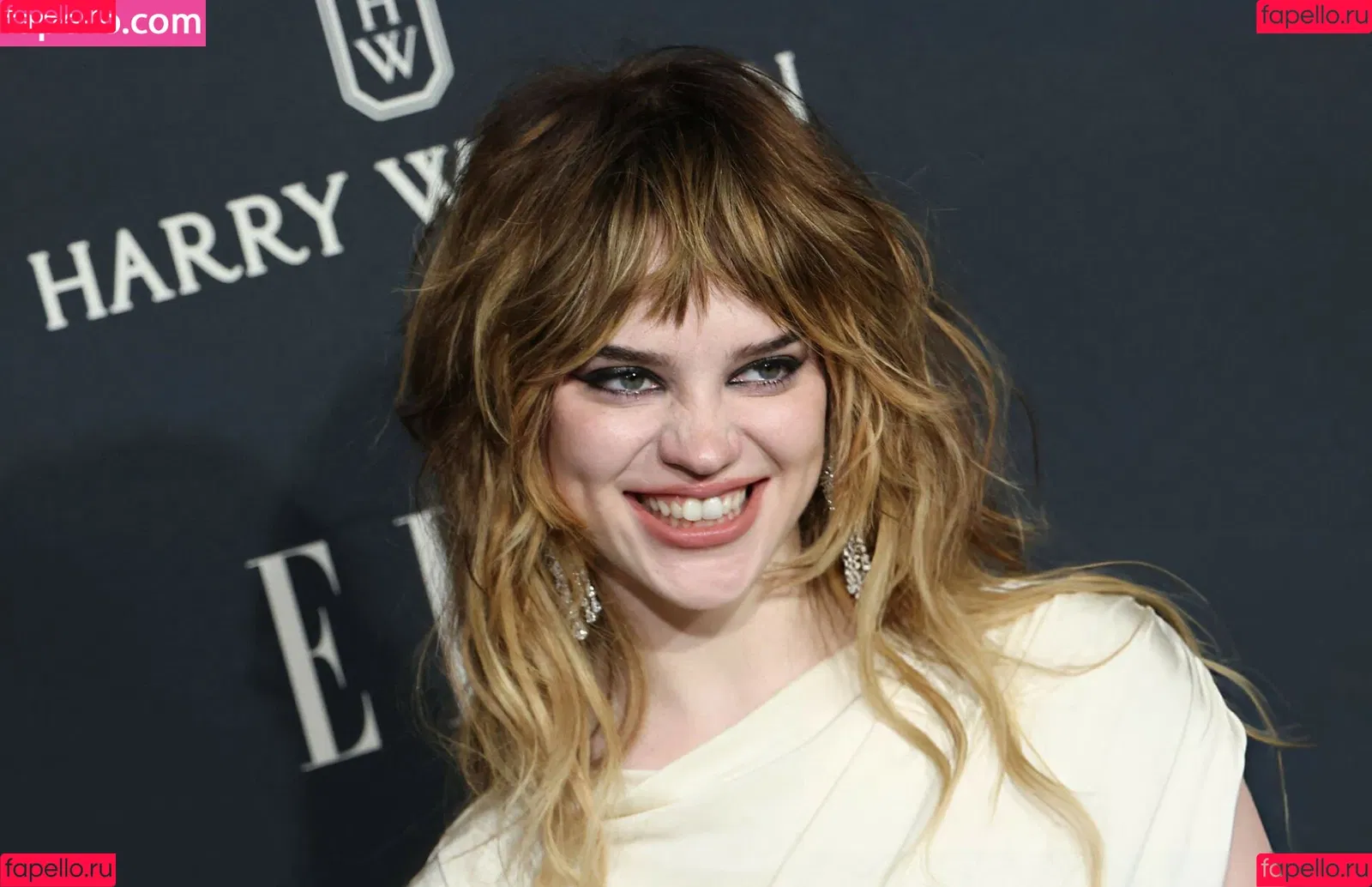 Sophie Thatcher / soapy.t / sophie_thatcher Onlyfans Photo Gallery 