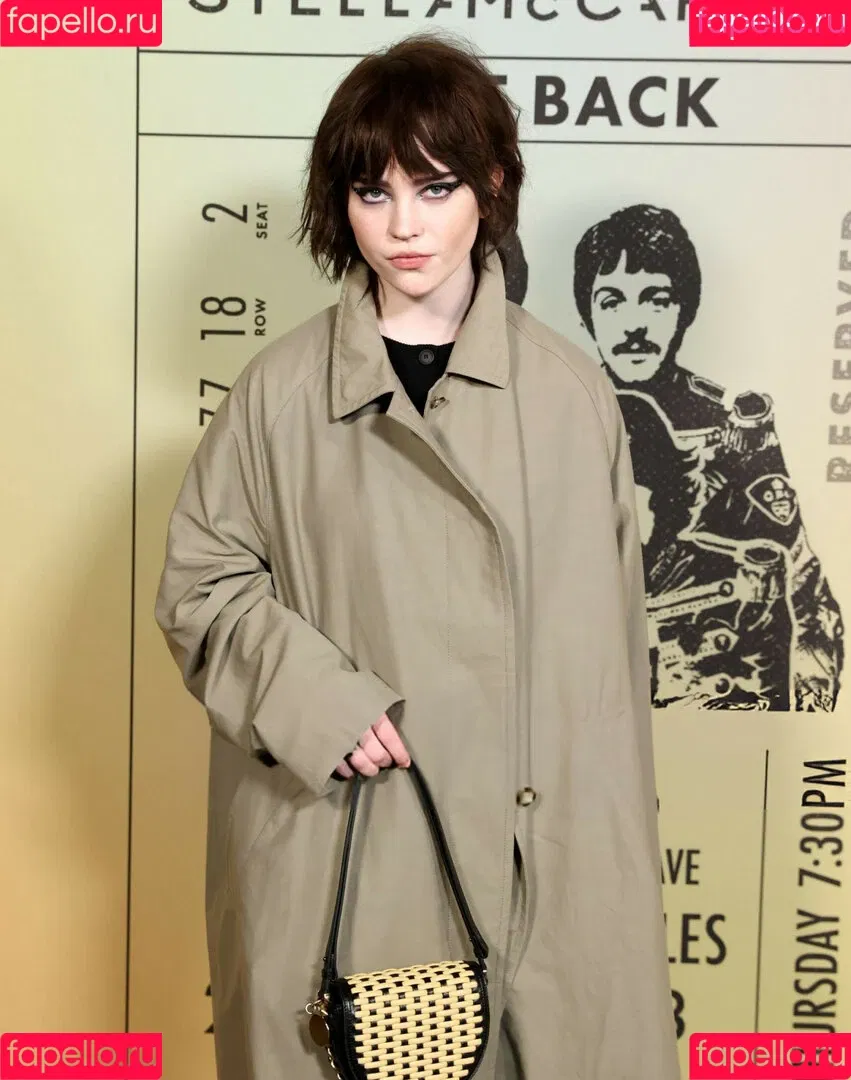 Sophie Thatcher / soapy.t / sophie_thatcher Onlyfans Photo Gallery 