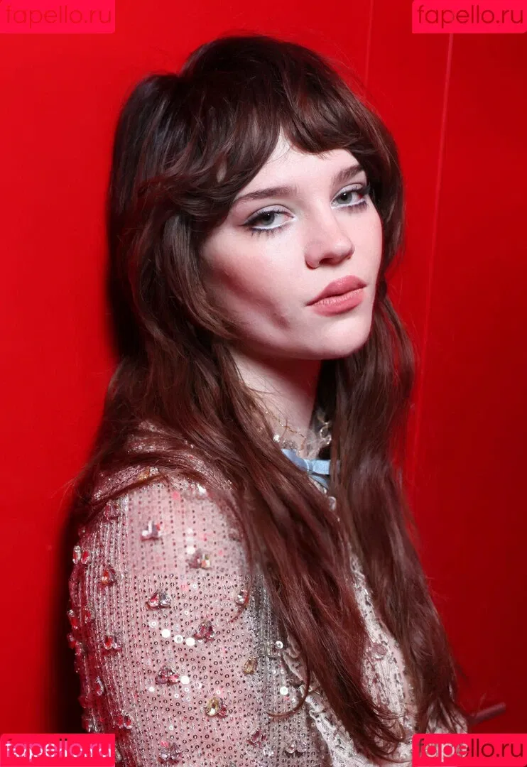 Sophie Thatcher / soapy.t / sophie_thatcher Onlyfans Photo Gallery 