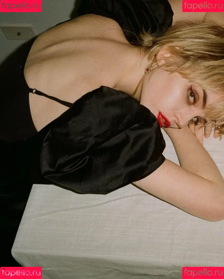 Sophie Thatcher / soapy.t / sophie_thatcher Onlyfans Photo Gallery 