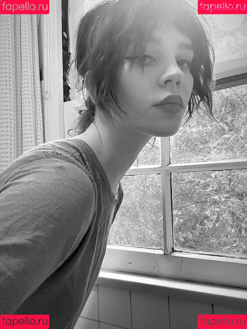 Sophie Thatcher / soapy.t / sophie_thatcher Onlyfans Photo Gallery 