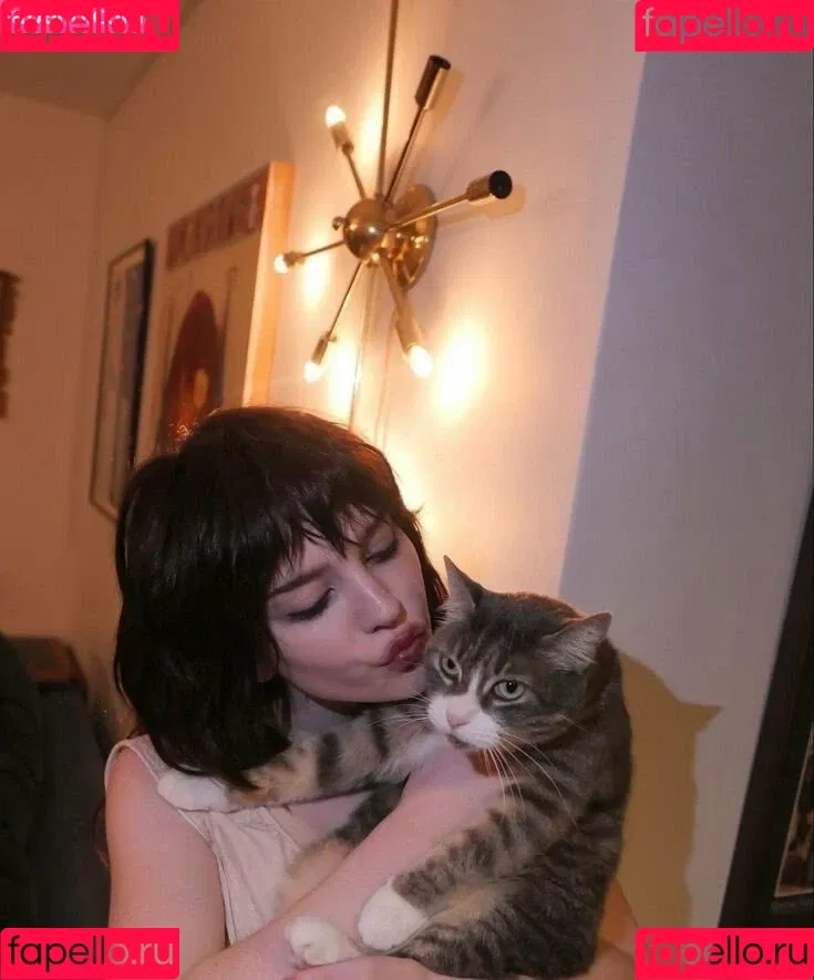 Sophie Thatcher / soapy.t / sophie_thatcher Onlyfans Photo Gallery 