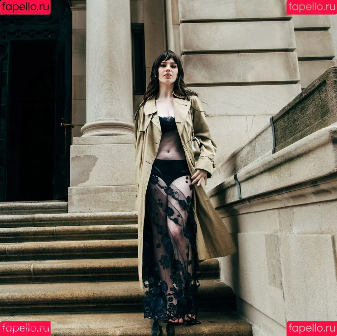 Sophie Thatcher / soapy.t / sophie_thatcher Onlyfans Photo Gallery 