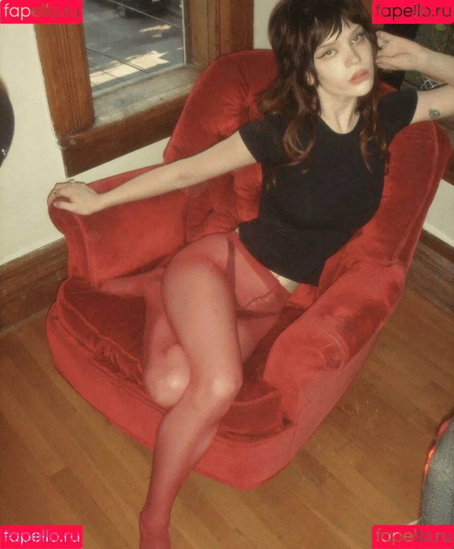 Sophie Thatcher / soapy.t / sophie_thatcher Onlyfans Photo Gallery 