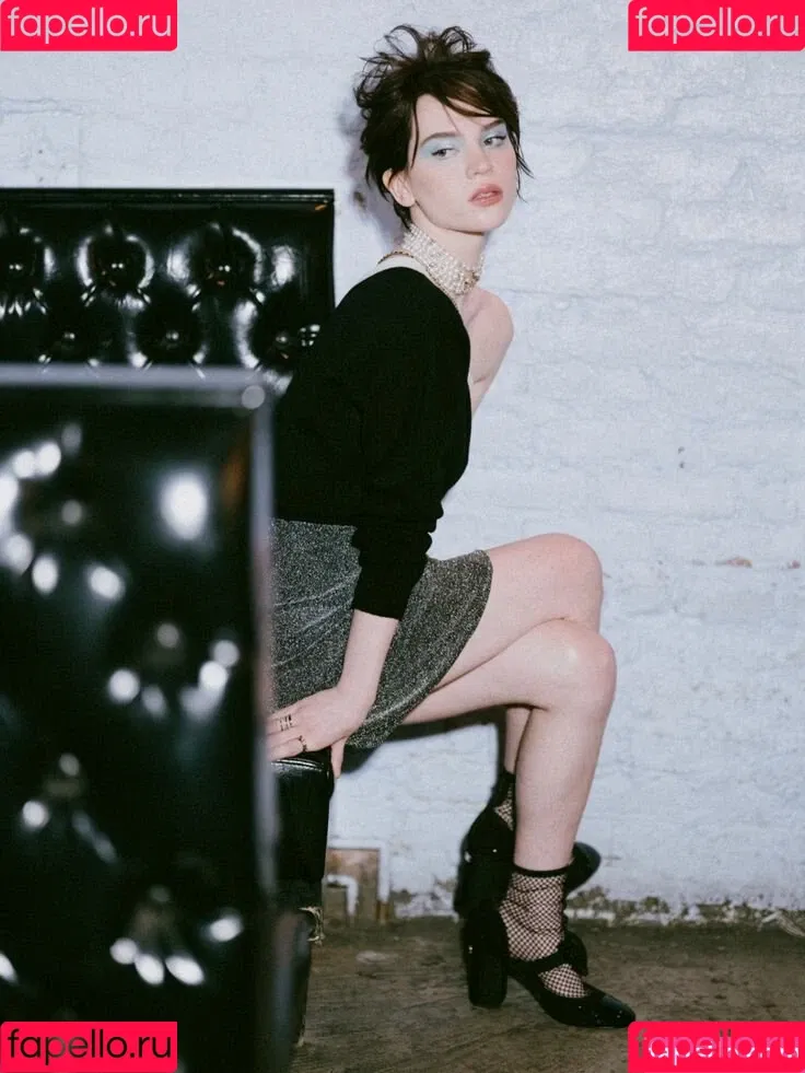 Sophie Thatcher / soapy.t / sophie_thatcher Onlyfans Photo Gallery 