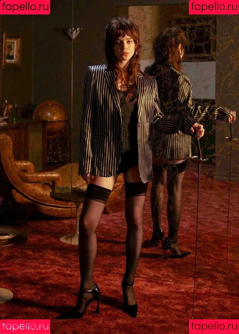 Sophie Thatcher / soapy.t / sophie_thatcher Onlyfans Photo Gallery 