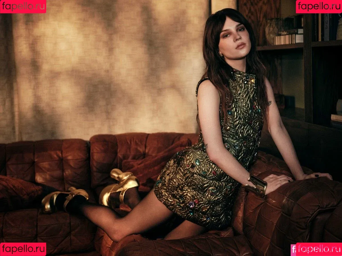 Sophie Thatcher / soapy.t / sophie_thatcher Onlyfans Photo Gallery 