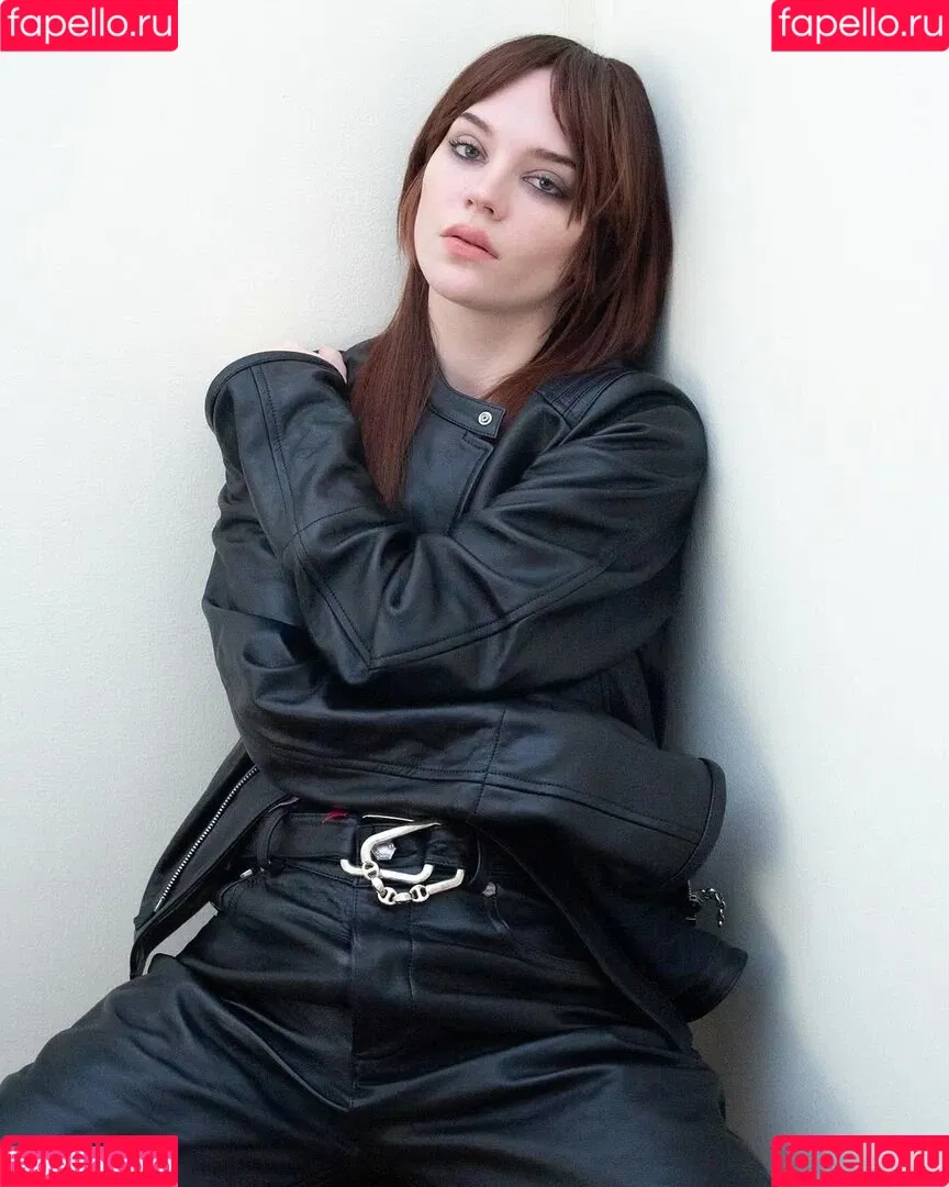 Sophie Thatcher / soapy.t / sophie_thatcher Onlyfans Photo Gallery 