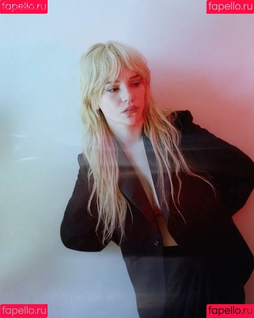 Sophie Thatcher / soapy.t / sophie_thatcher Onlyfans Photo Gallery 