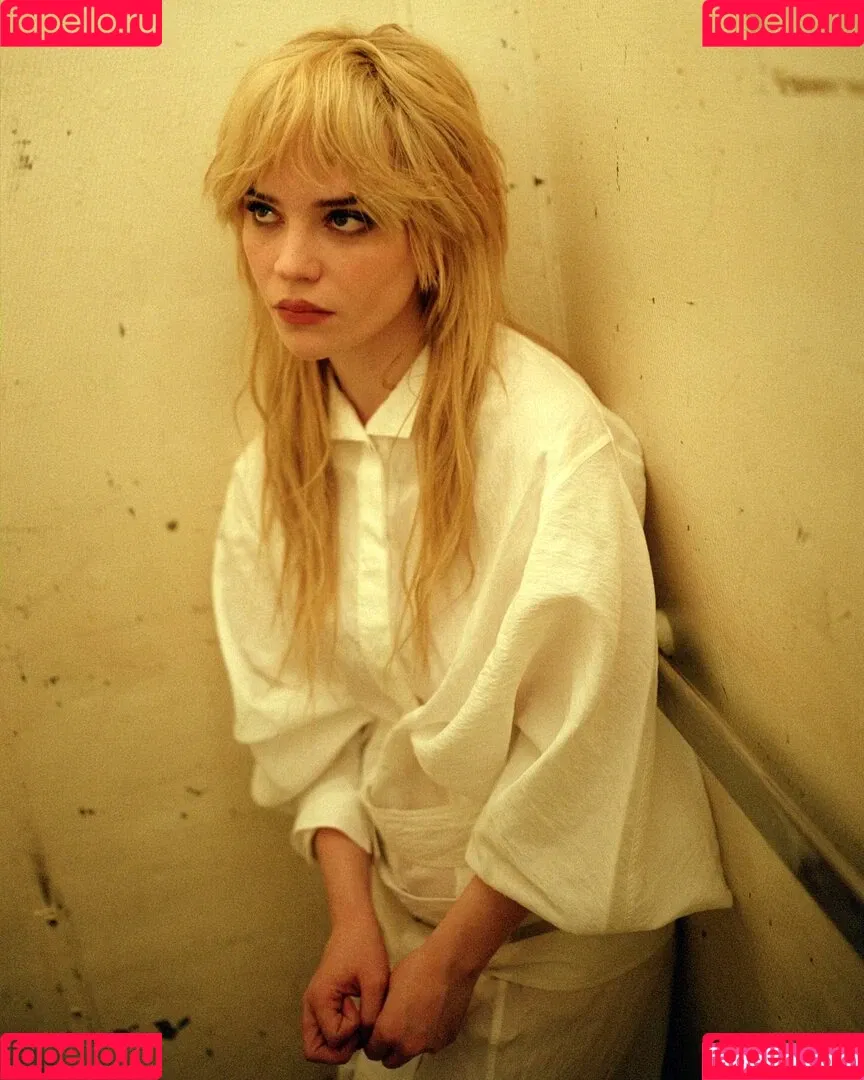 Sophie Thatcher / soapy.t / sophie_thatcher Onlyfans Photo Gallery 